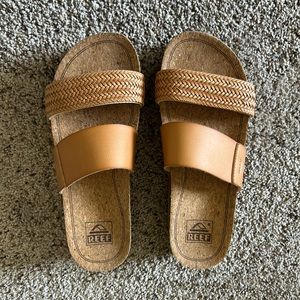 Reef Cushion Vista slides. Size 7. Great condition.